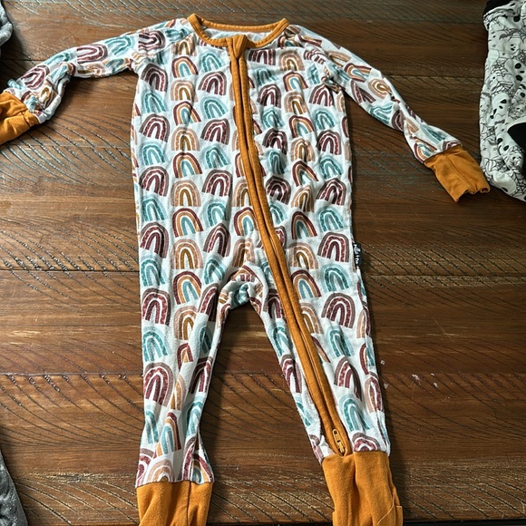 2 bamboo pjs Millie + Roo size 6-12 and sleep sack size medium from Larkspur. - Picture 5 of 8